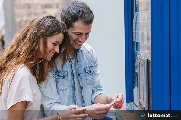 Gdzie grać w loterie liczbowe – stacjonarnie czy online?